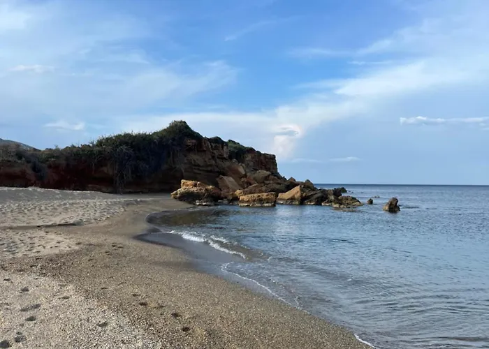 Lovely 1-Bedroom Apartment In Front Of Sandy Beach