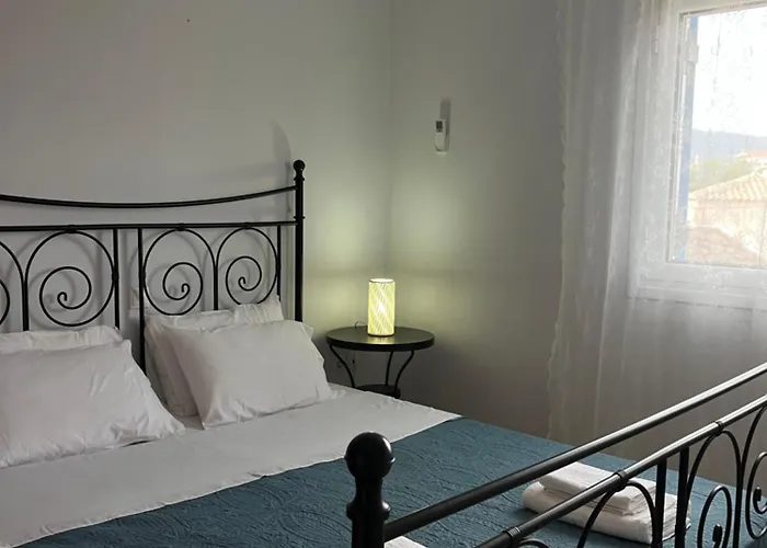 Lovely 1-Bedroom Apartment In Front Of Sandy Beach
